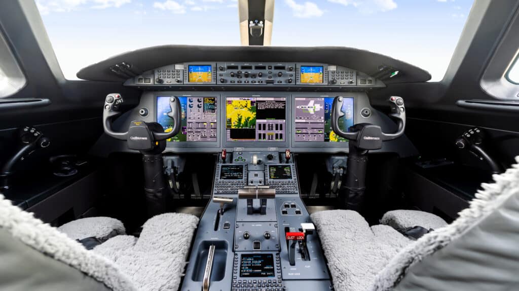 Cockpit display of avionics in a 2016 Gulfstream G280