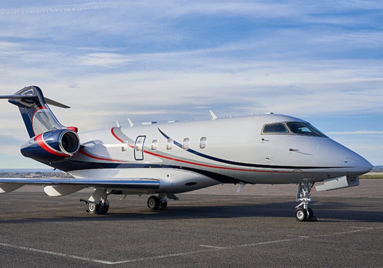 A Challenger equipped with a Gogo Galileo HDX antenna for inflight connectivity.